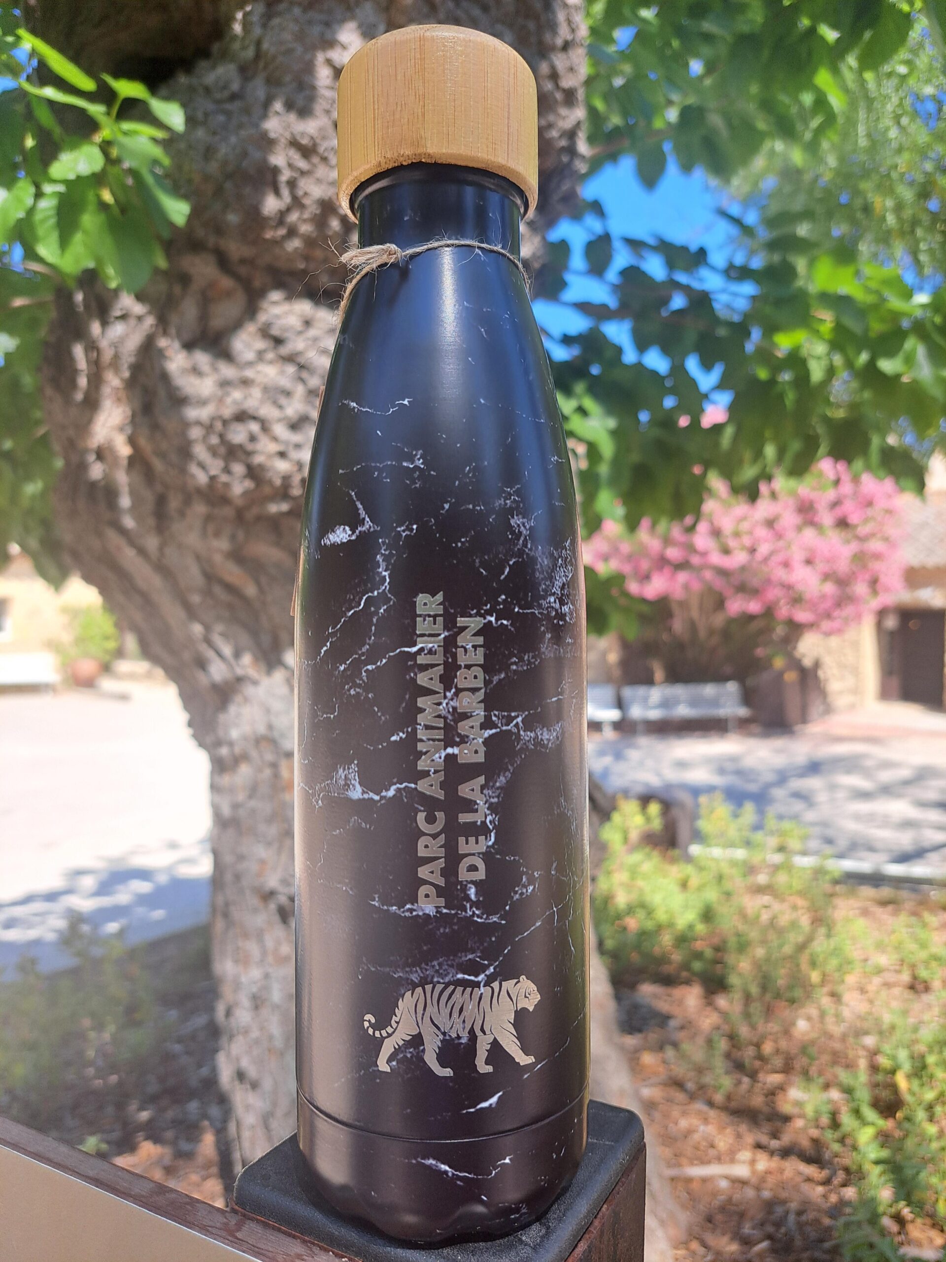 GOURDE ISOTHERME NOIRE "TIGRE"